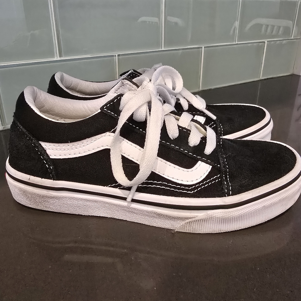 EUC Vans Kids Old Skool Suede Sneakers Size 2
